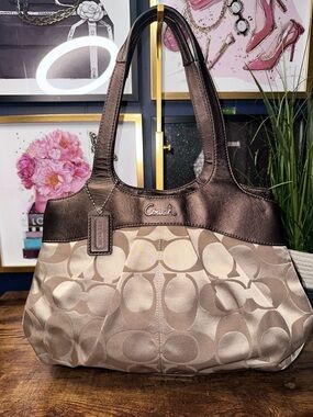 ✨ Coach Signature Lexi Shoulder Bag | Metallic Bronze + Lavender Interior ✨